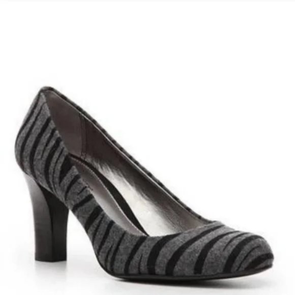 Liz Claiborne Johnnie Gray Zebra Pump Heels - Picture 1 of 12